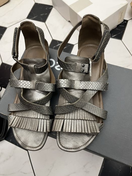 Продам женскую обувь