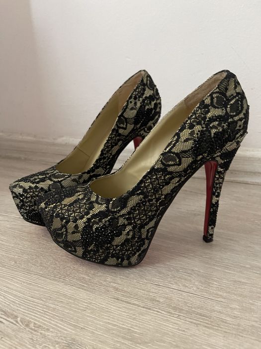 Туфли с кружевом