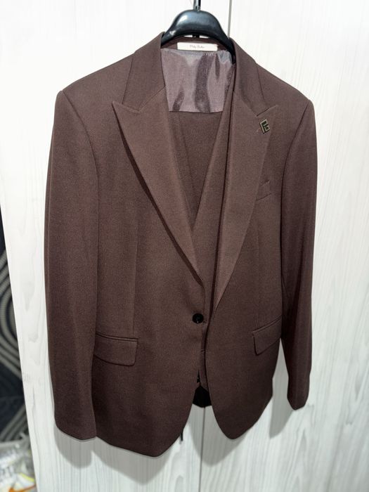 Costum barbati marimea 48