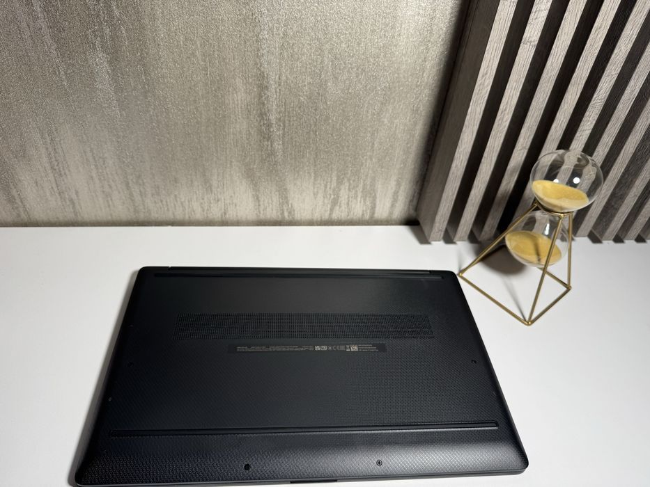 Laptop HP 17-CP3277NG 16GB,1TB SSD,Amd 7 NOU