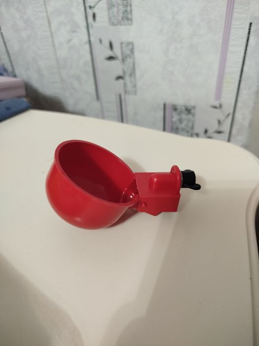 Поилка для птиц   кому надо