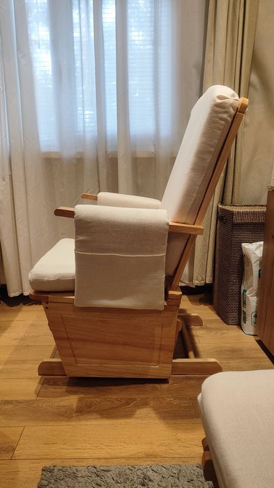 Люлеещ стол за кърмене с табуретка