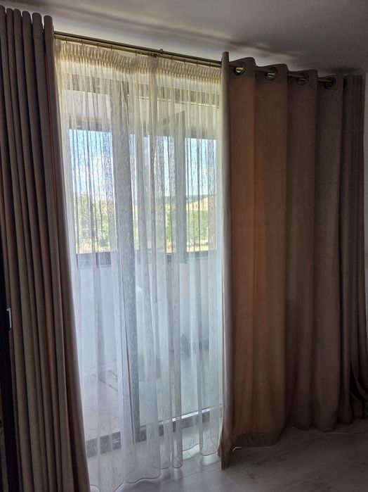 Set perdele albe texturate & draperii catifea bej/nude (dimensiuni mari)