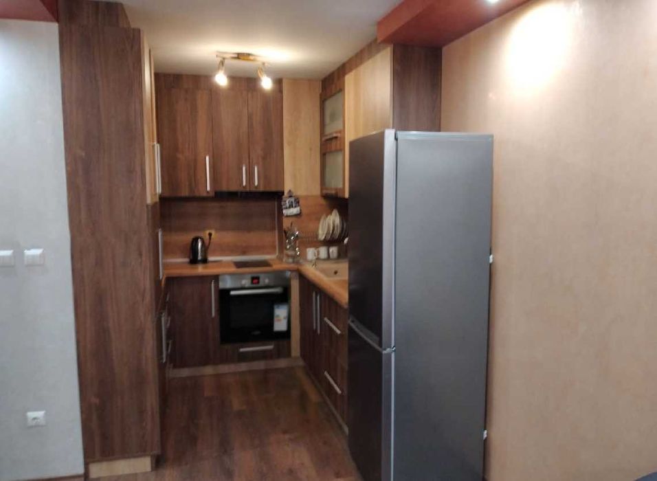 Дава се под наем Двустаен апартамент в София, Люлин 8 - 63 кв.м за 561 € - Снимка #2