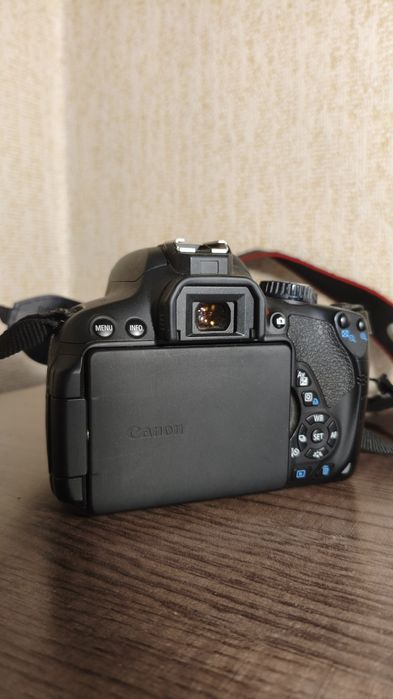 Продам фотоаппарат Canon EOS 650D