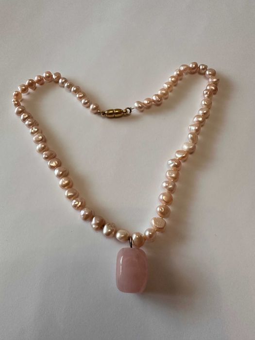 Колие с естествени перли и розов кварц