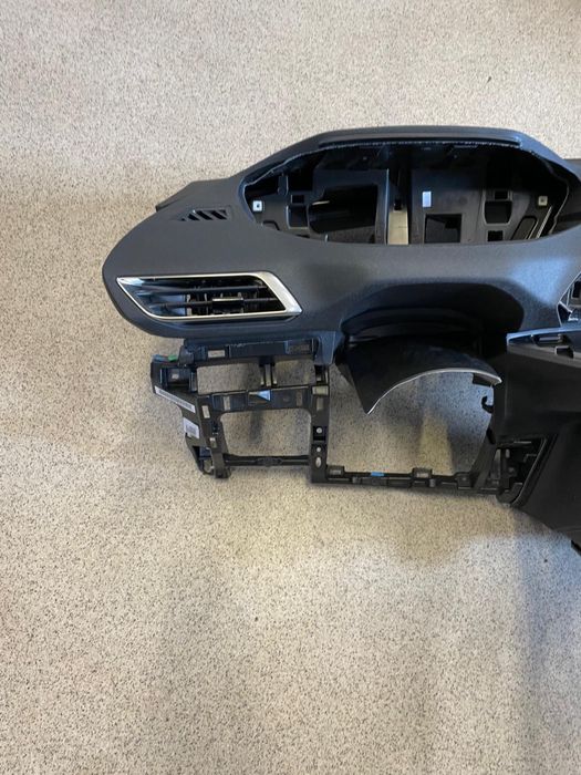 Plansa bord peugeot 3008 5008