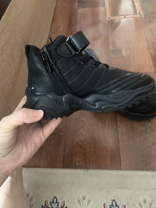 Продам новую обувь для мальчика