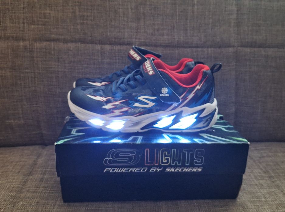 Skechers светещи маратонки за момче 34 номер, Скечърс