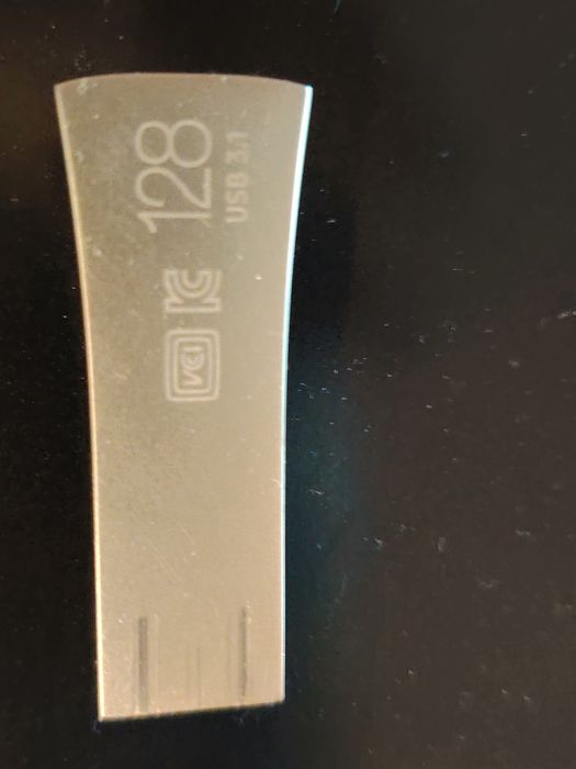 Продам флэшку 128 GB. Samsung