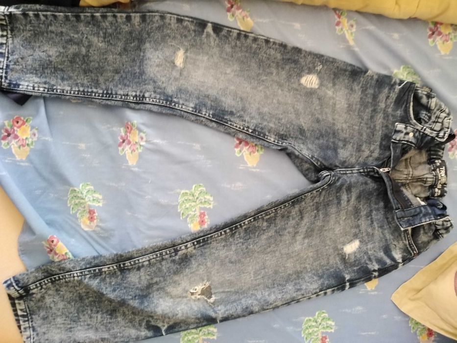 Намалени пролетни дънки за момче