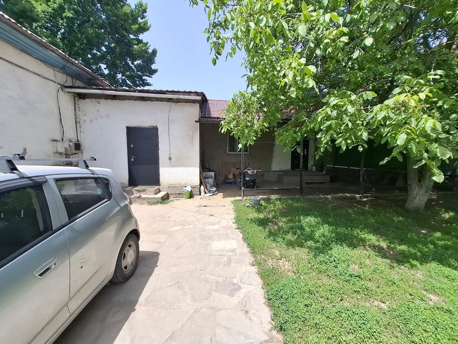 Продаю 2 дома на одном участке