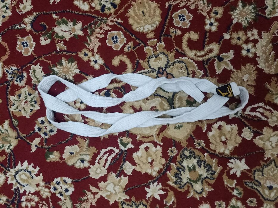 Белое кимоно дзюдо