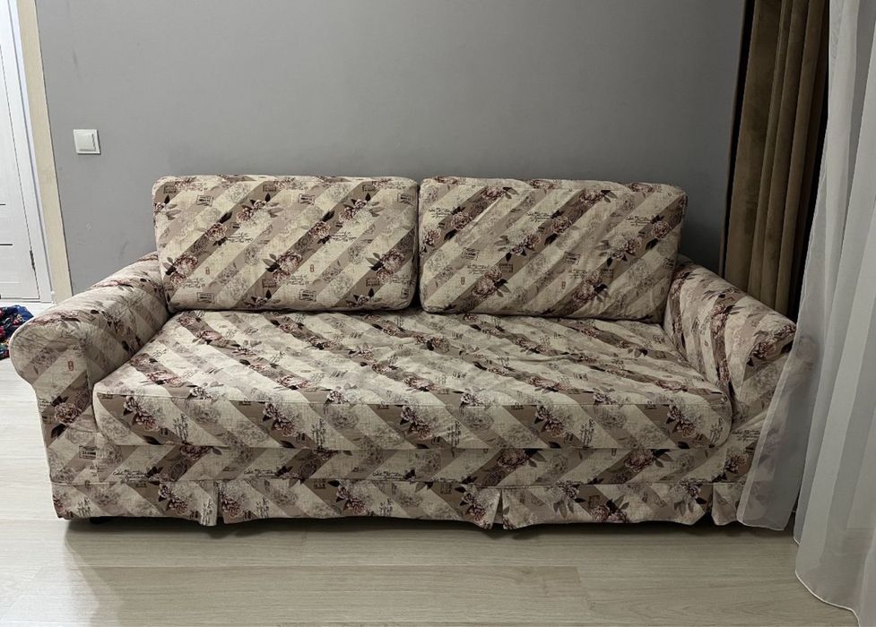 продается диван,10000 тг