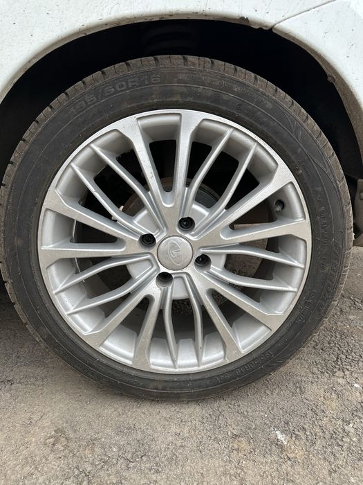 Продам летние шины с дисками