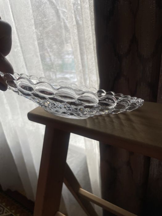 Продам две  оригинальные  стеклянные вазы