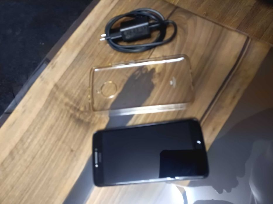 Смартфон Motorola 04 plus!здрав и запазен-много добър!И НОКИЯ също!