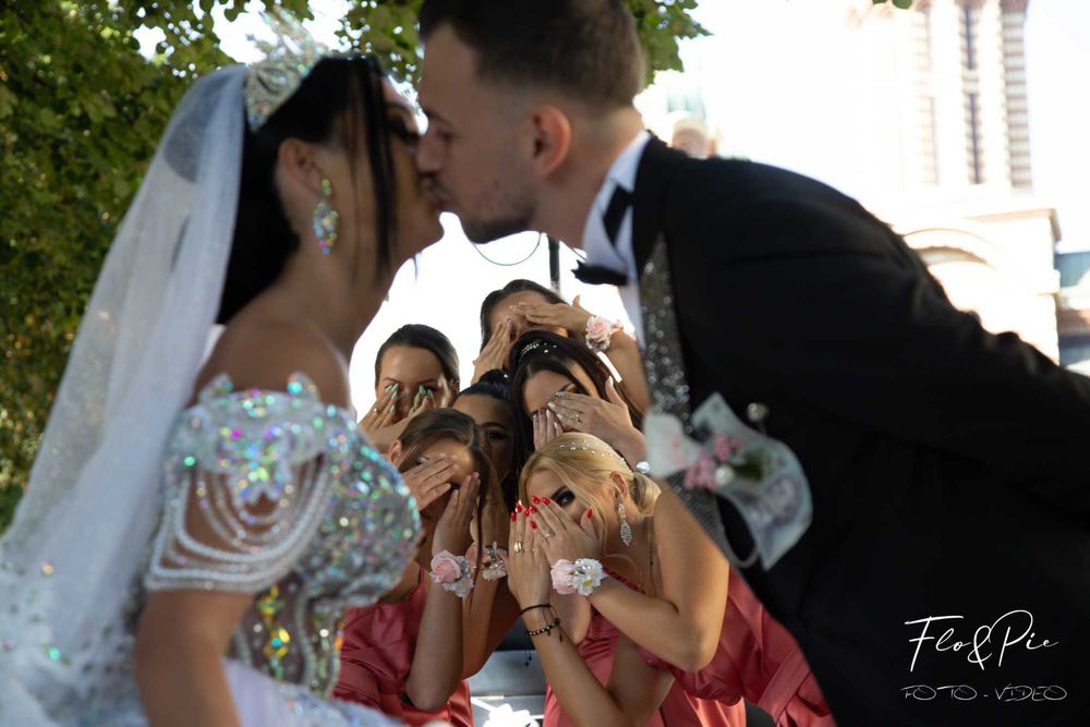 Echipa FOTO-VIDEO cu experienta de peste 10 ani.Tu poti alege!