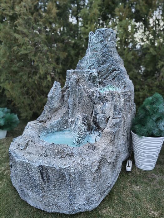 Fantani arteziene cascade  rocă