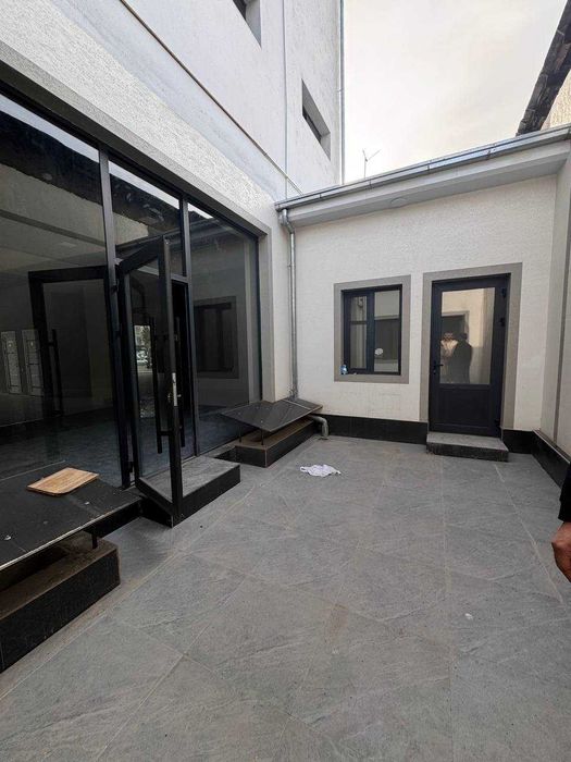 Сдаётся Отдельно стоящей здание 1200м2  Ориентир:Южный вокзал (N23)