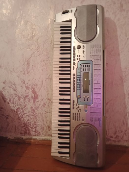 Сентезатор в хорошом состояние