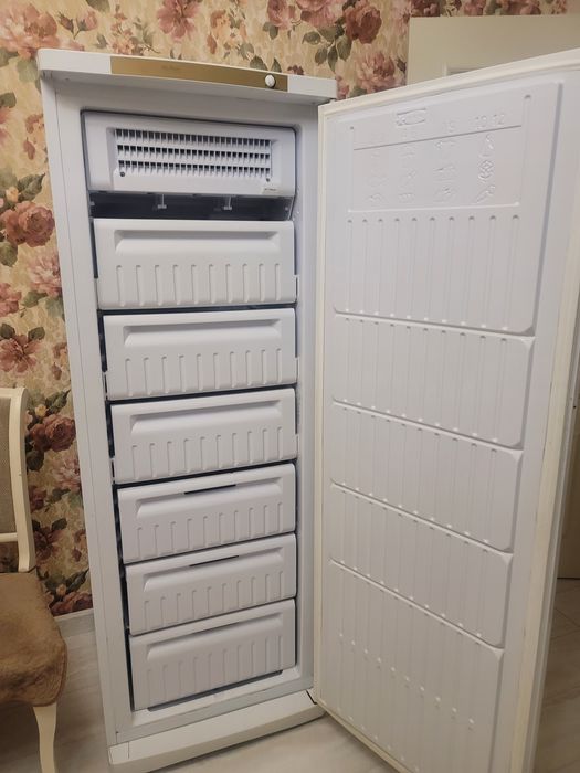 Морозильная камера Indesit