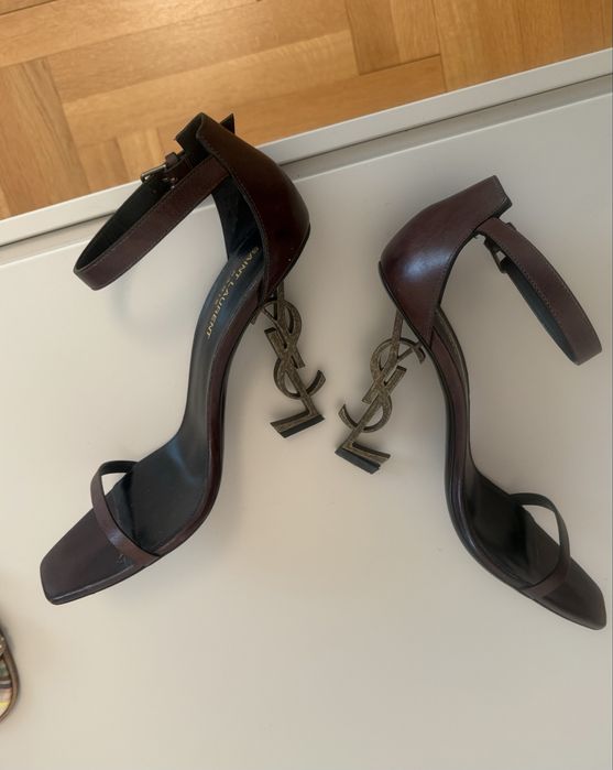 YSL Opyum кожени сандали.