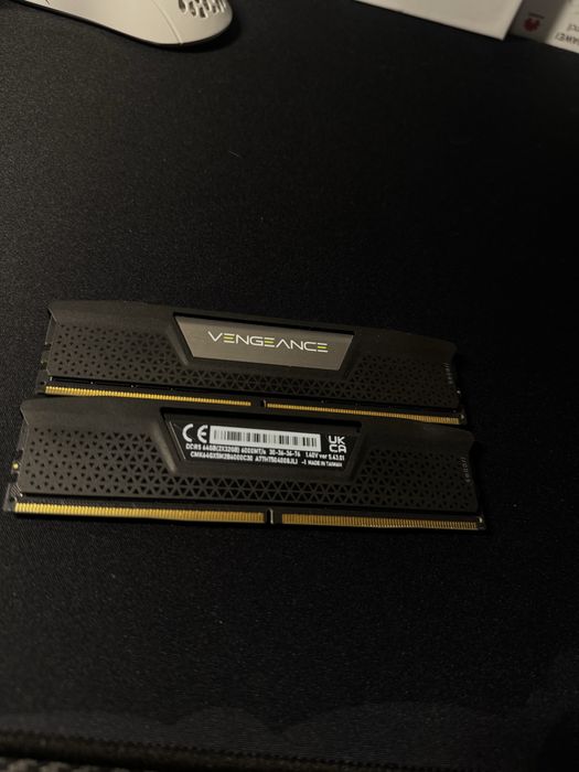 Vând kit RAM Corsair Vengeance DDR5 64GB (2x32GB) 6000MHz CL30 XMP