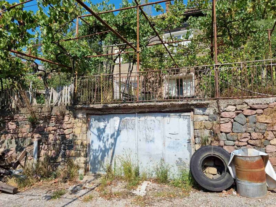 Продава се Къща в Враца, Център - 160 кв.м за 271 €/кв.м - Снимка #2