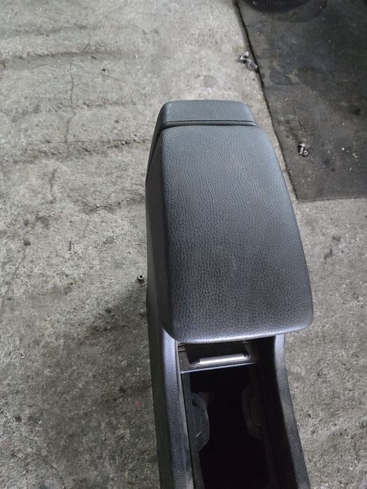 Cotiera Opel Astra j din piele cu frana de mana electrica