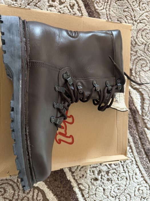 Vând bocanci militari