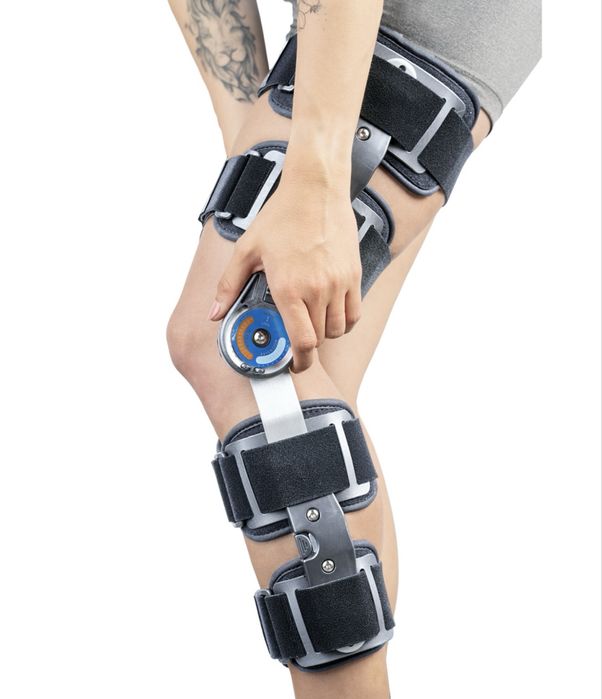 Orteză de genunchi mobilă, telescopică, cu articulații reglabile