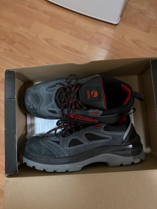 Работни обувки с бомбе