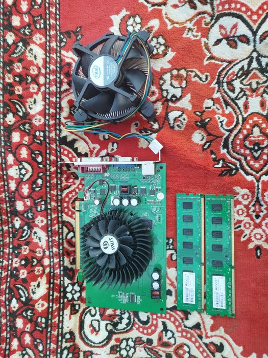 Продам,бу,видеокарта,куллер,и две оперативті на 2 гб