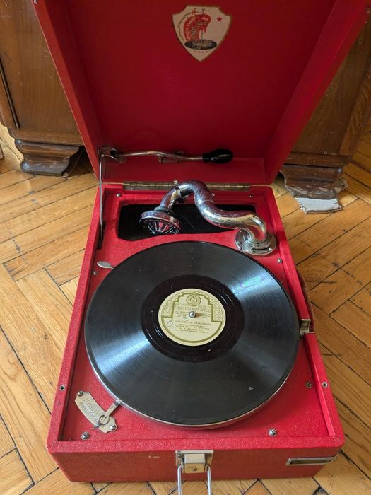 Патефон ( проигрыватель) 50-60 годов