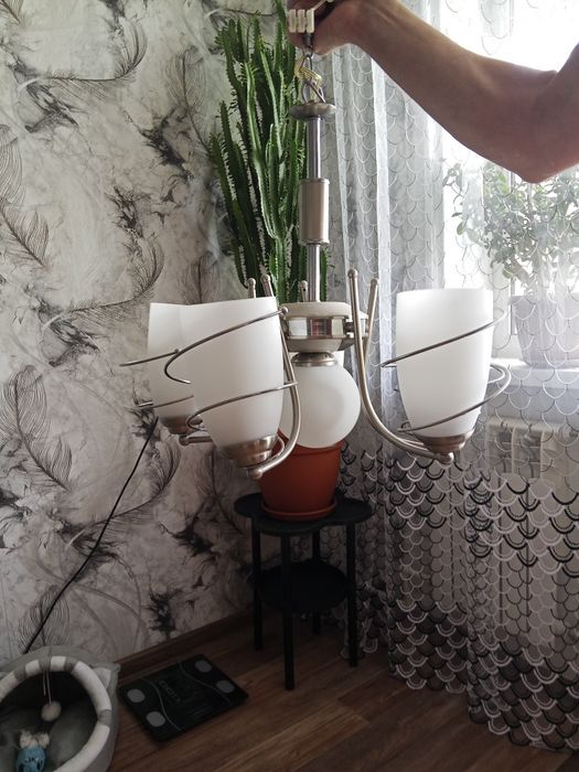 Продаётся люстра