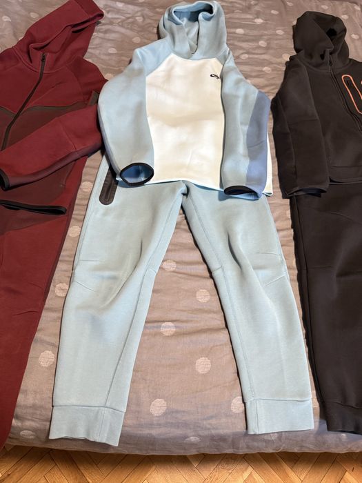 Комплети Nike Tech