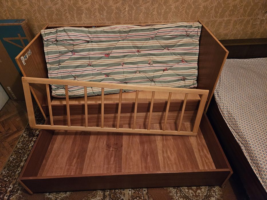 Детско легло от масивно дърво