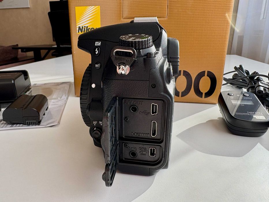 Nikon D7000 Body + 2 батерии + дистанционни + кутия | Отлично състояние