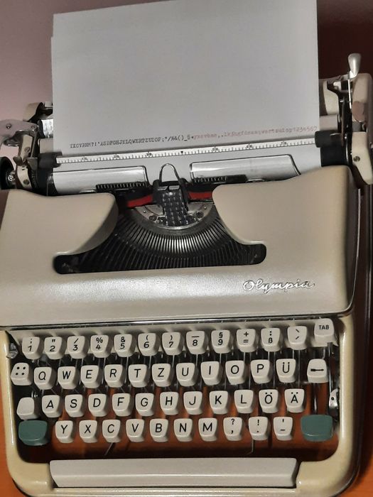 Mașină de scris Olympia SM2 impecabilă