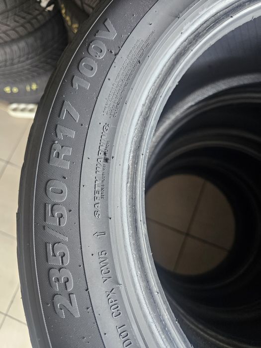235/50R17  M+S KUMHO