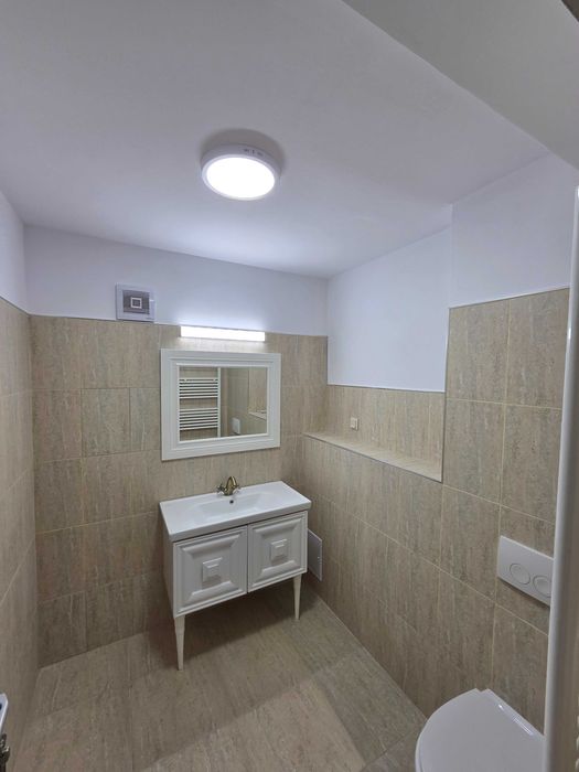 Inchiriere clădire de birouri 200 mp, curte privată, acces independent – ultracentral în Ploiești - langa Colegiul Ion Luca Caragile