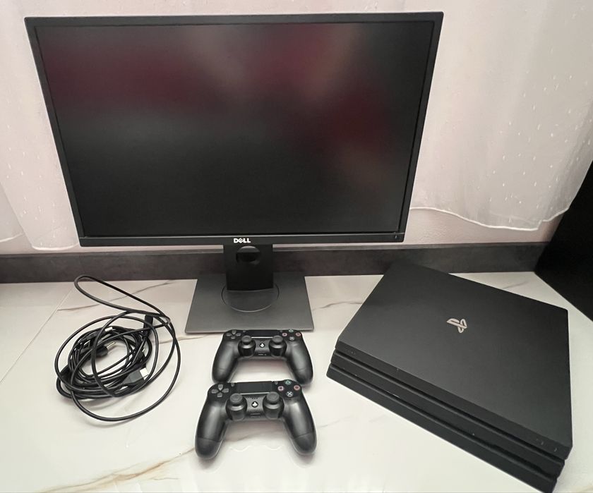 Ps 4 pro cu 2 manete + un monitor Dell