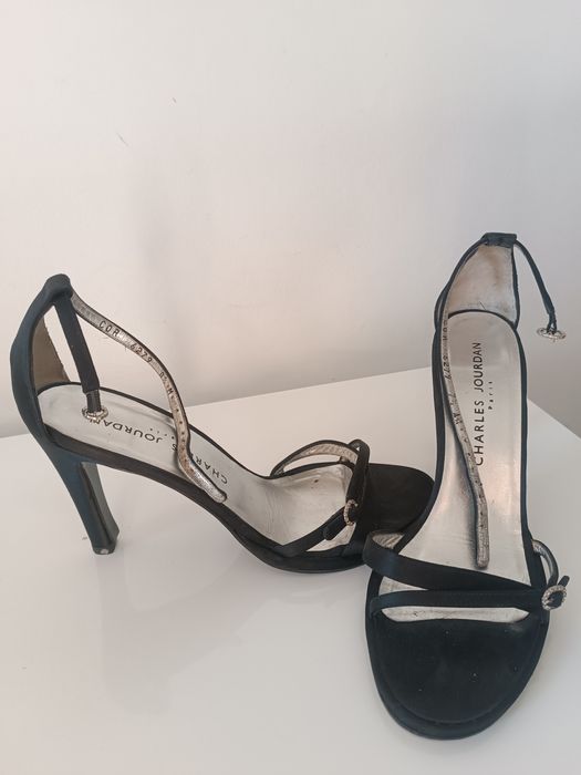 Sanda eleganta Charles Jourdan