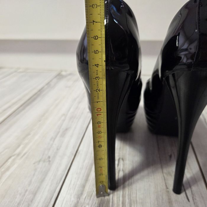 Жестоки лачени обувки, номер 34