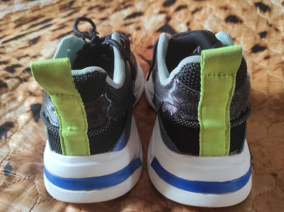 Кроссовки и ботинки на мальчика 35р