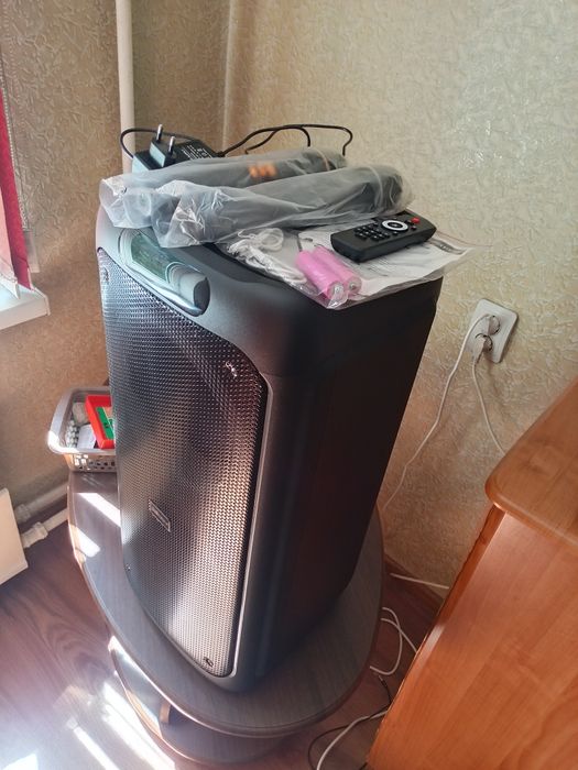 Продам портативную колонку