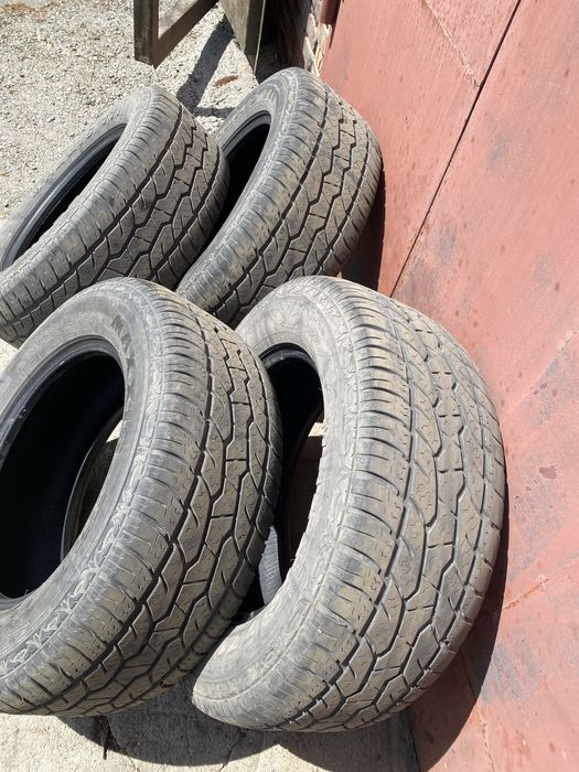Продам комплект шин Maxxis