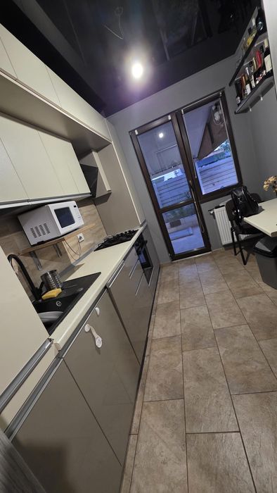Apartament cu 2 camere de inchiriat, curte și loc de parcare inclus!