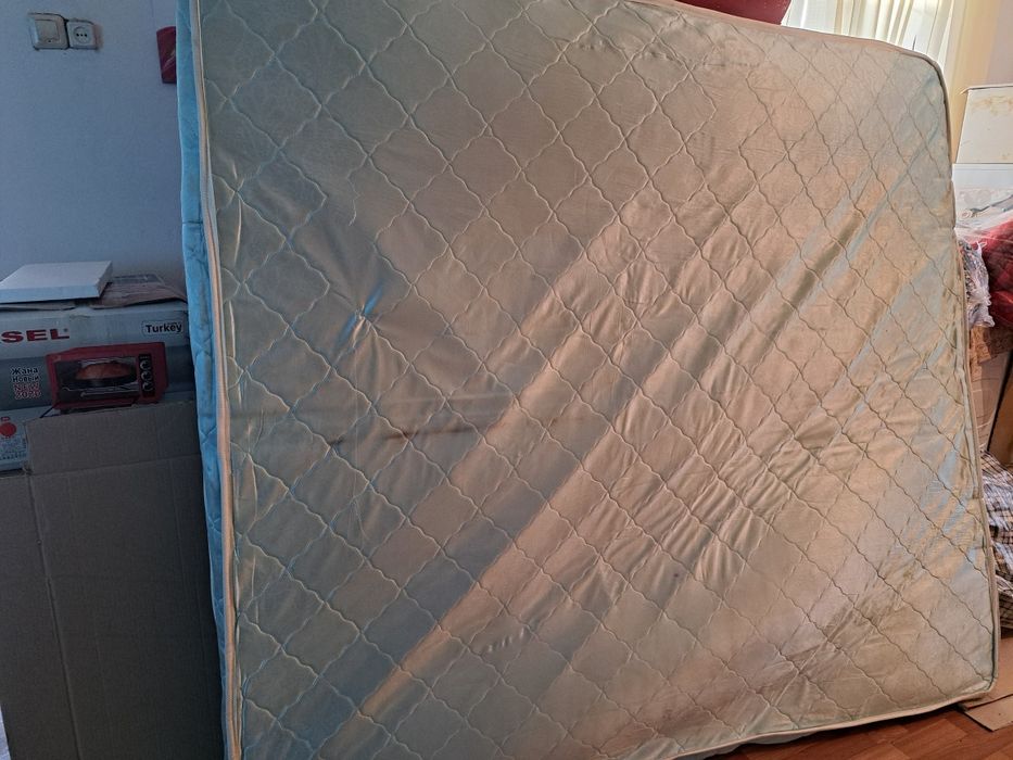 Матрас б/у 180 на 200 см